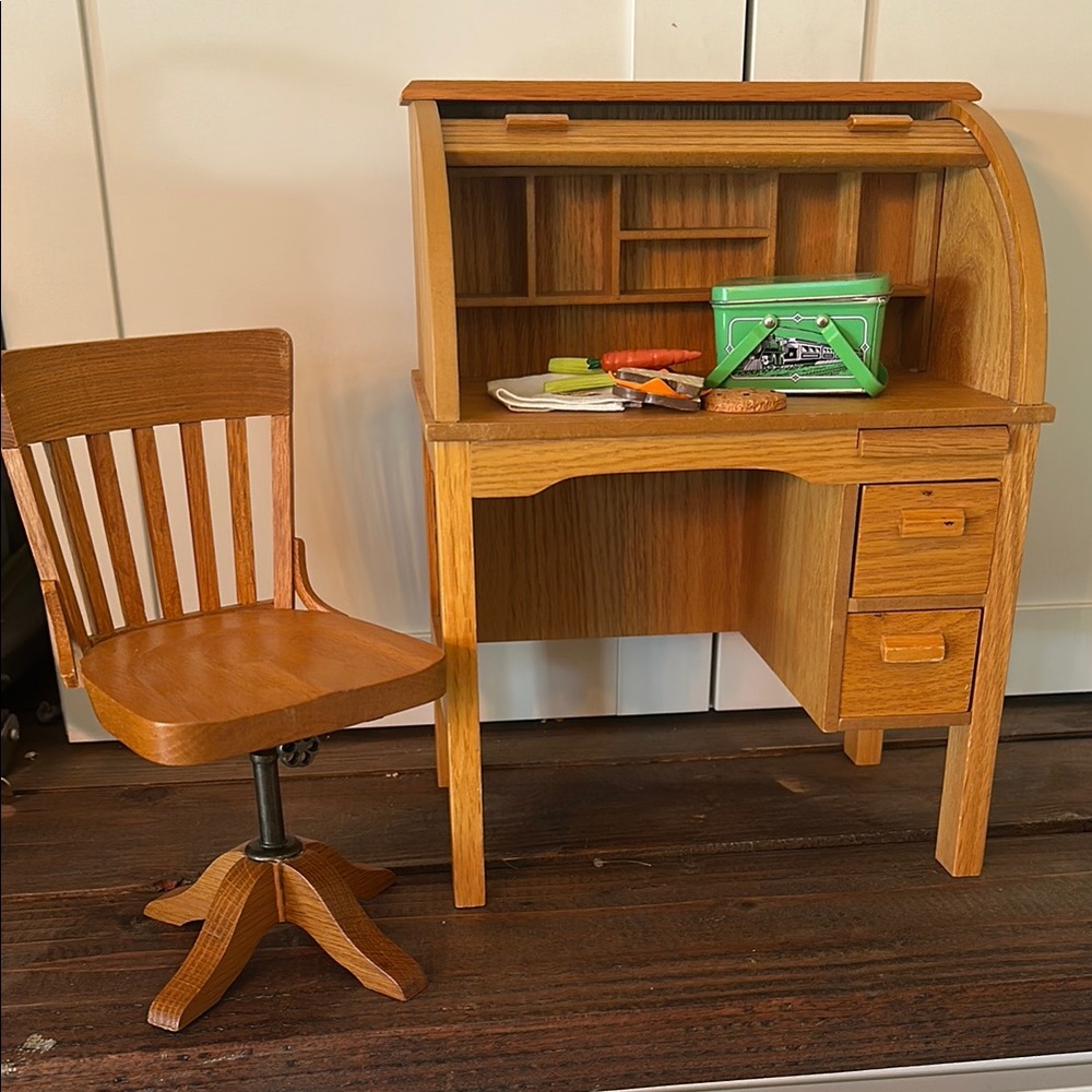 American girl Kit’s desk, chair and lunch set